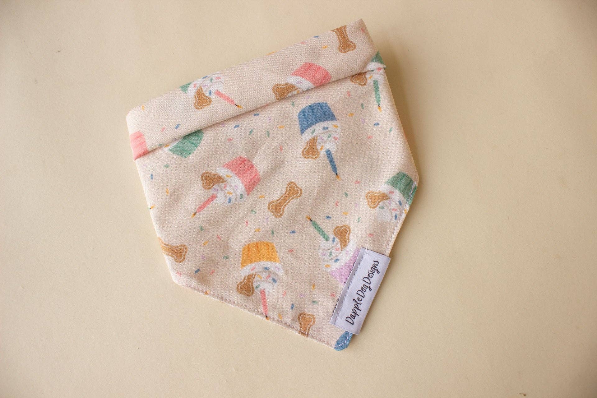 Dapple Dog Designs - Venta al por mayor Bandana - Perros - Bandana Party Pupcakes - Bandana de cumpleaños2