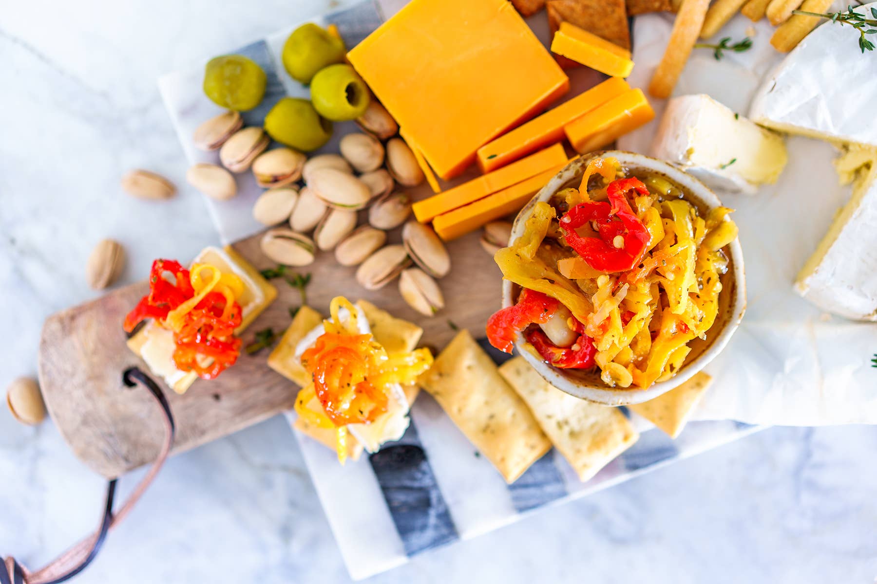 Suhey Peppers - Wholesale Pickled Vegetables - "Medium" Heat - Peppers in Olive Oil (15.5oz)5