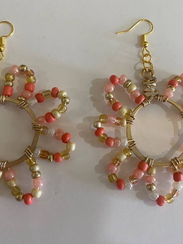 Fiori con Perline: Oro/ Multi-Cora per la vendita all'ingrosso da parte di Angela Catirina Jones