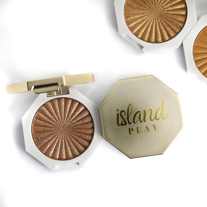 Blushed - Sun Kissed Illuminating Highlighter for wholesale by Island Play Cosmetics
