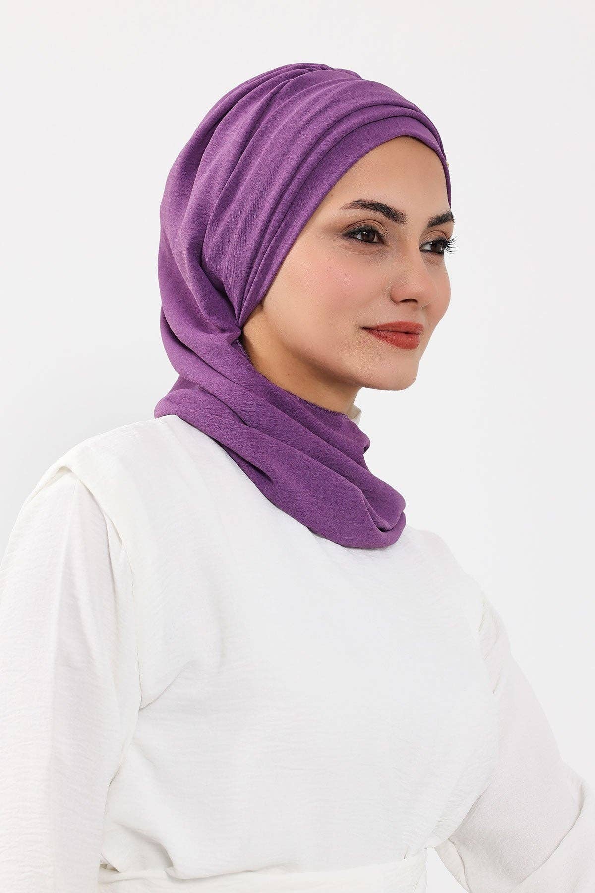 Aisha's Design – wholesale Hijab – Women’s – Modest Fashion Instant Aerobin Turban with Leopard Pattern Accessory, Pre-Tied Aerobin Hijab with Chic Metal Accessory,HT-11A31