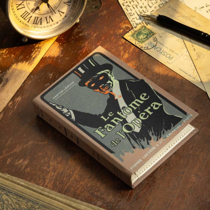 'Le Fantôme de l'Opéra' by Gaston Leroux 1910 (Phantom) Passport/Notebook Wallet for wholesale by Novel Book Store