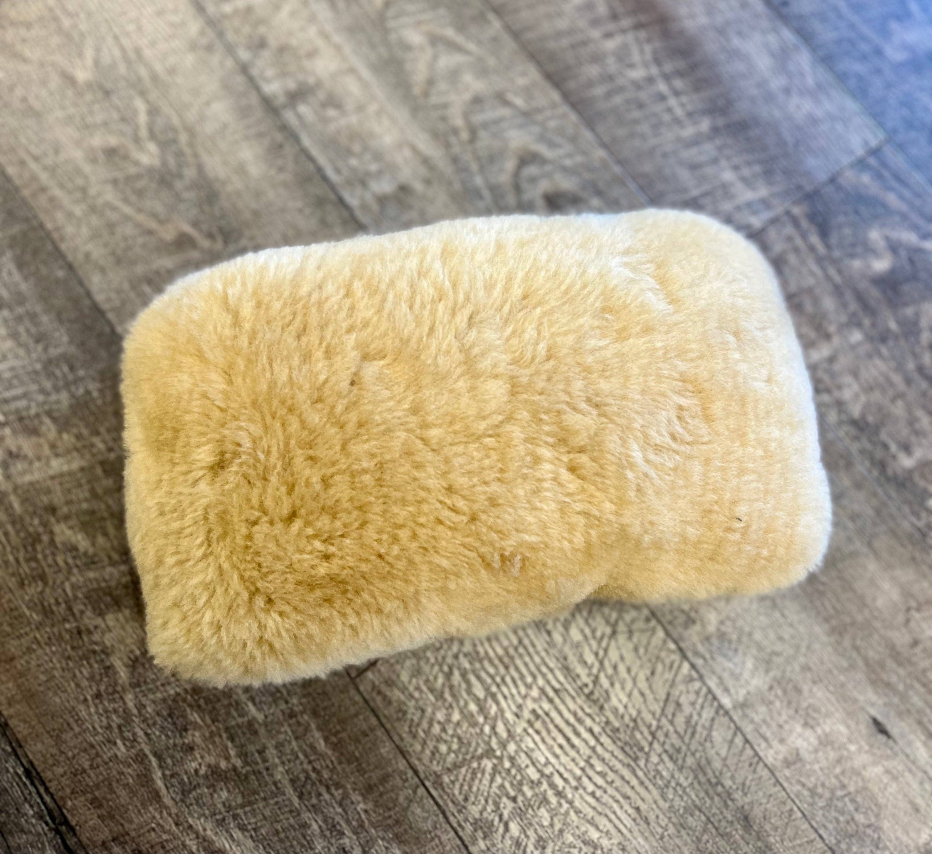 SuperLamb Footwear – wholesale Travel pillow – Sheepskin Headrest Neck Pillow0