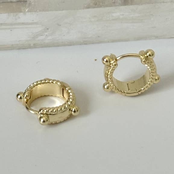 Tramps+Thieves - Wholesale Huggie Earrings - Nomi Hoops0