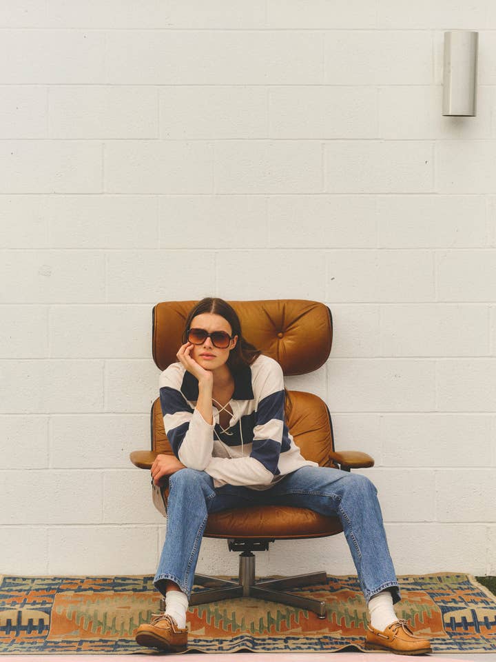 Polo à rayures rugby diverses en Oyster / Navy pour la vente par Sundry Clothing