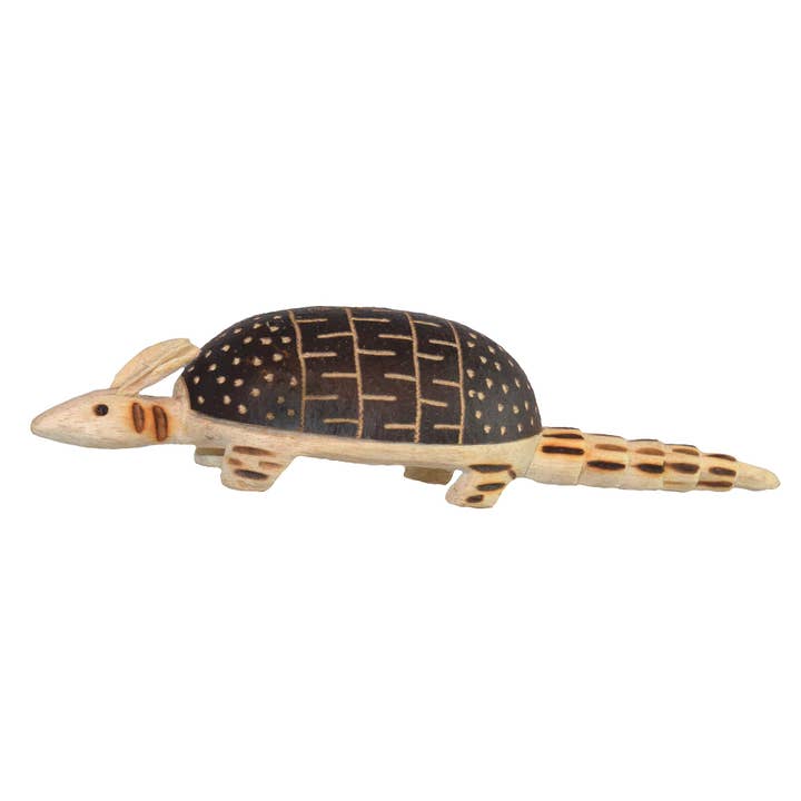 ADORNO DE MADERA DE BALSA DE ARMADILLO DE COMERCIO JUSTO - TALLADO POR ARTESANO DE LA AMAZONÍA PERUANA para venta al por mayor de Amazon Ecology