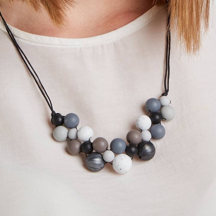 Collier en silicone monochrome noir, granit pour la vente par Kodes