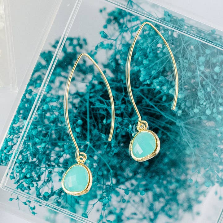 Gemstone tråddroppeörhänge med 80 färgval, guld och silver för wholesale av Rebecca Accessories LLC