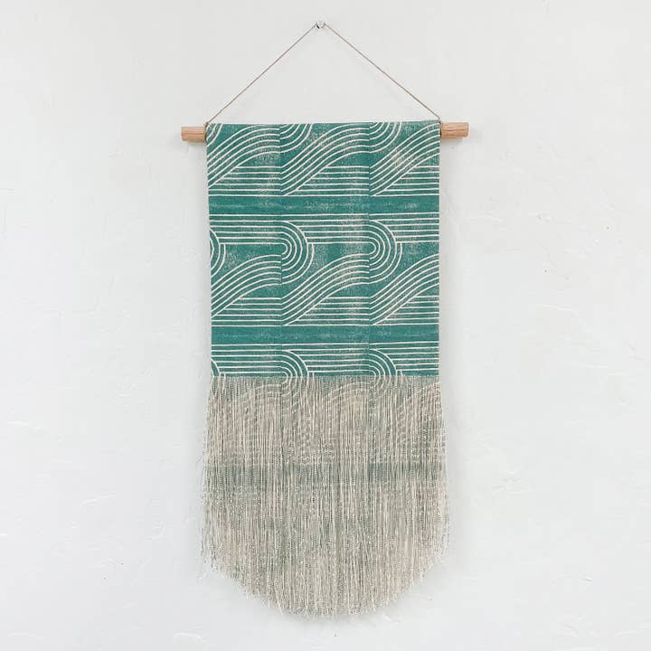 Pathway Block Print Wall Hængende i Grøn for engroshandel hos Julia Canright