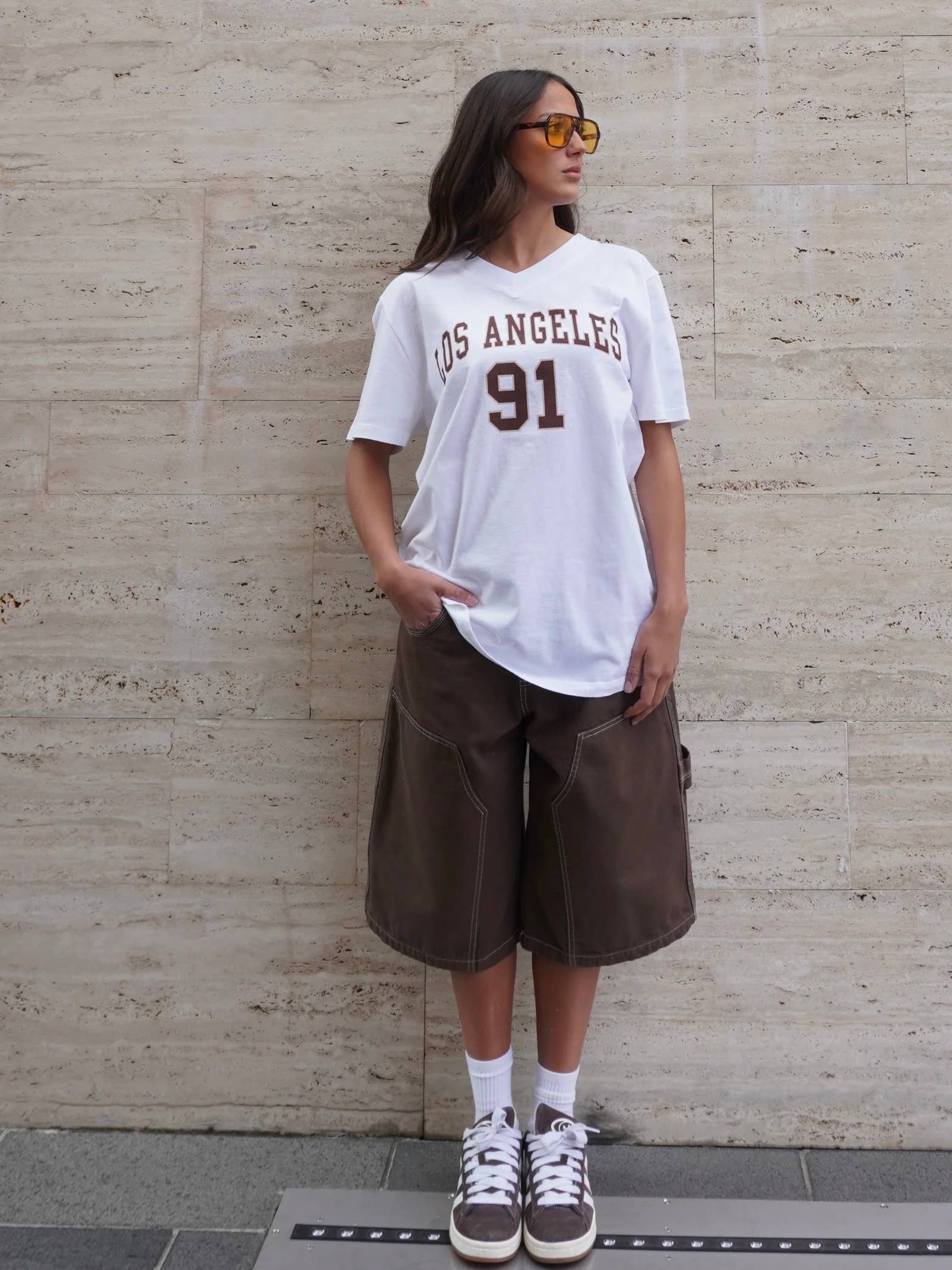 Blanc T-shirt oversize à col en V Los Angeles en vente sur Faire