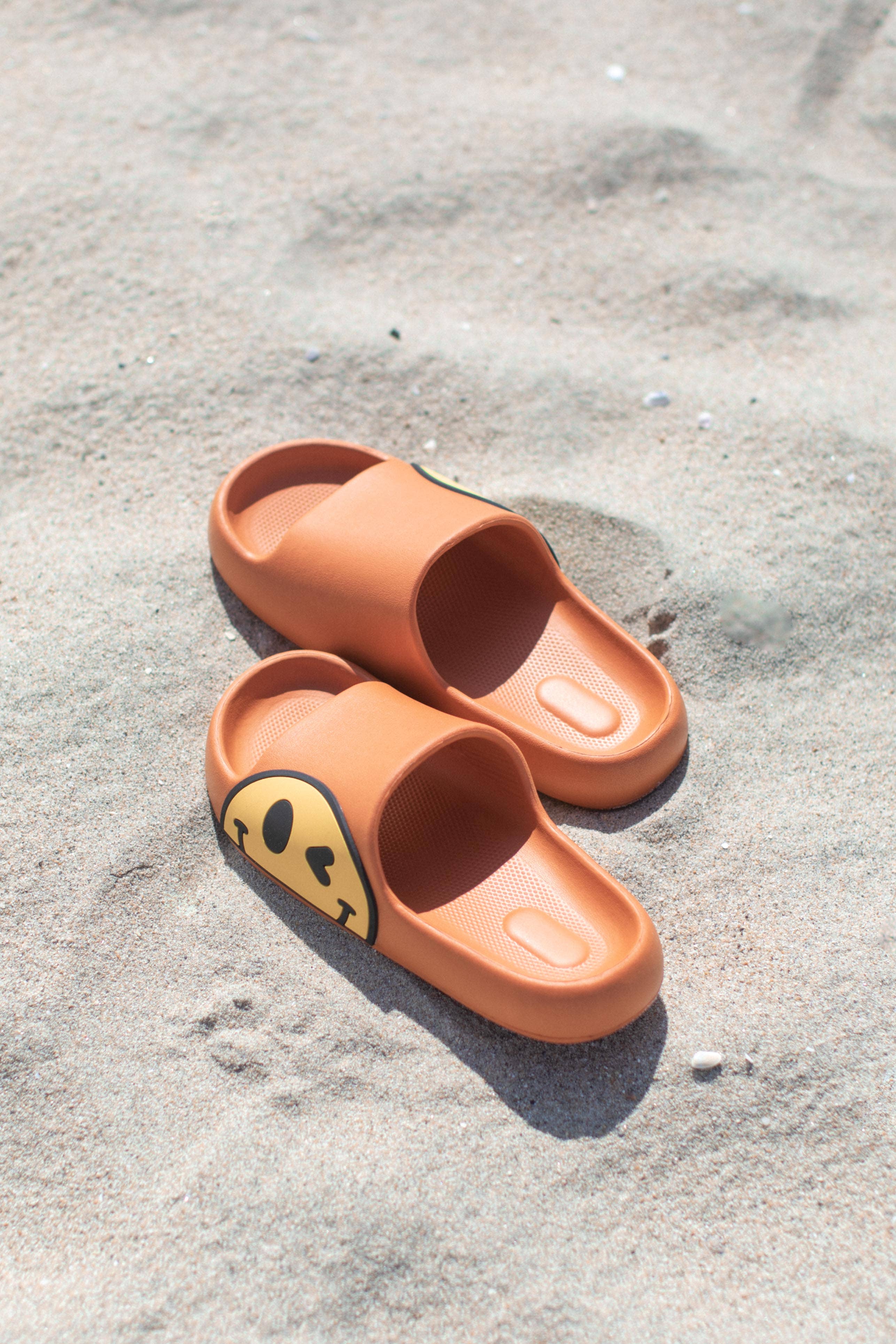 Space 46 Wholesale - Wholesale Slides - Women's - Smiley Happy Face Beach Shower Slippers Sandals Slides4