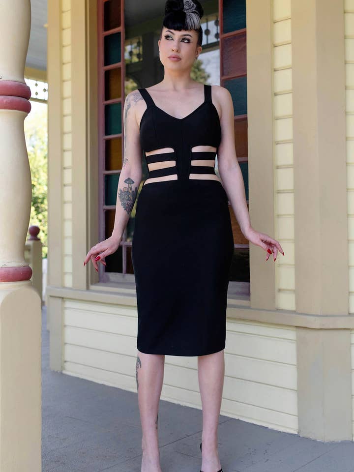 Robe Bandage à Découpes Osseuses - Robe Bandage Noire Ajustée avec Découpes à la Taille Inspirées de la Cage Thoracique (Édition Élégance Anatomique) pour la vente par Weasel Wear