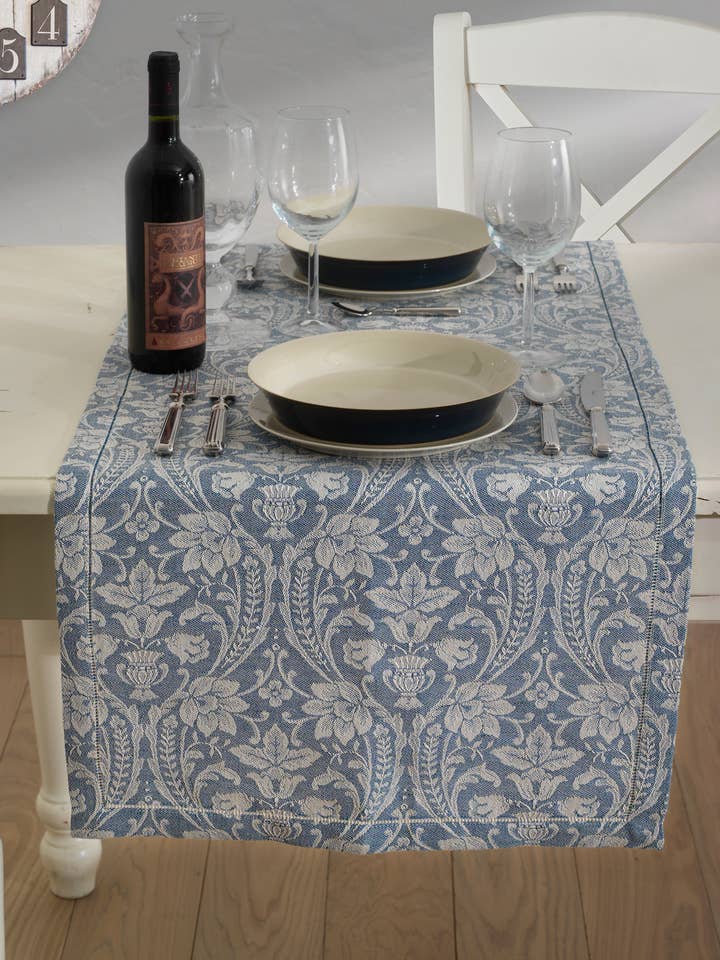 Cavaliere/Bonnets en mélange de lin et de coton, pièce maîtresse pour femme pour la vente par BUSATTI