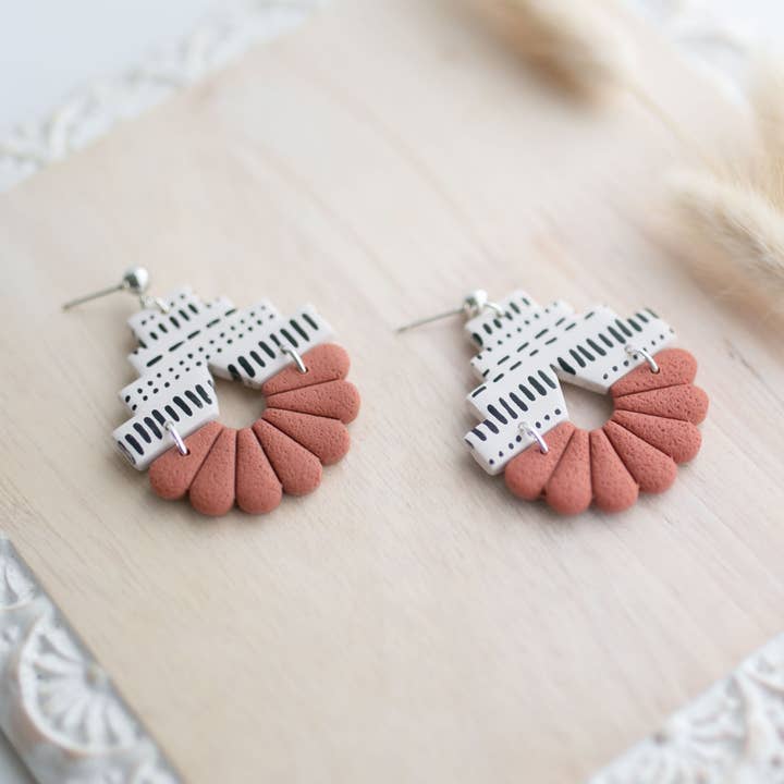 Ler ørering | tera-cotta aztec | Southwest Collection for engroshandel hos Hazel n Blue