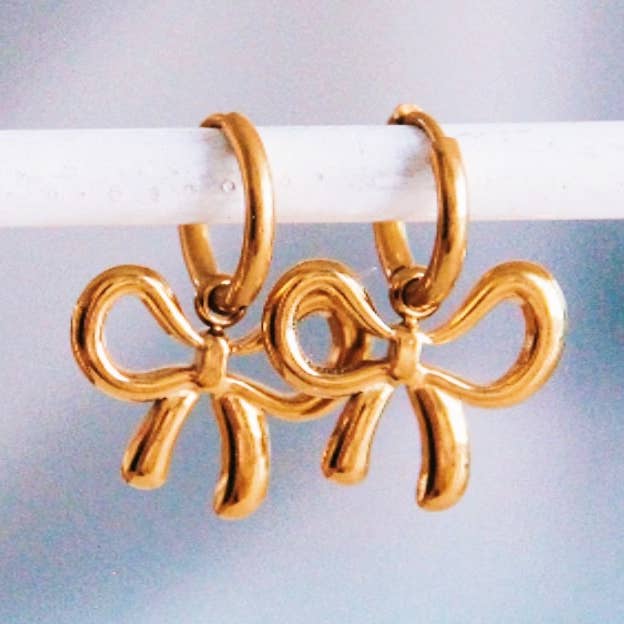 Stainless steel hoop earrings with bow for wholesale by Bazou