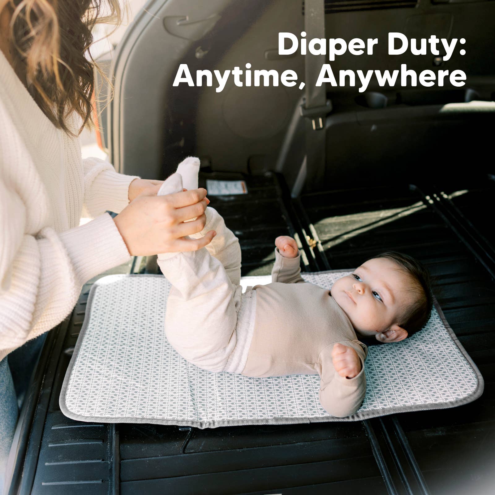 Cinza clássico Mudanças Portátil Swift para Bebé, Troca de Fraldas para venda a revendedores na Faire7