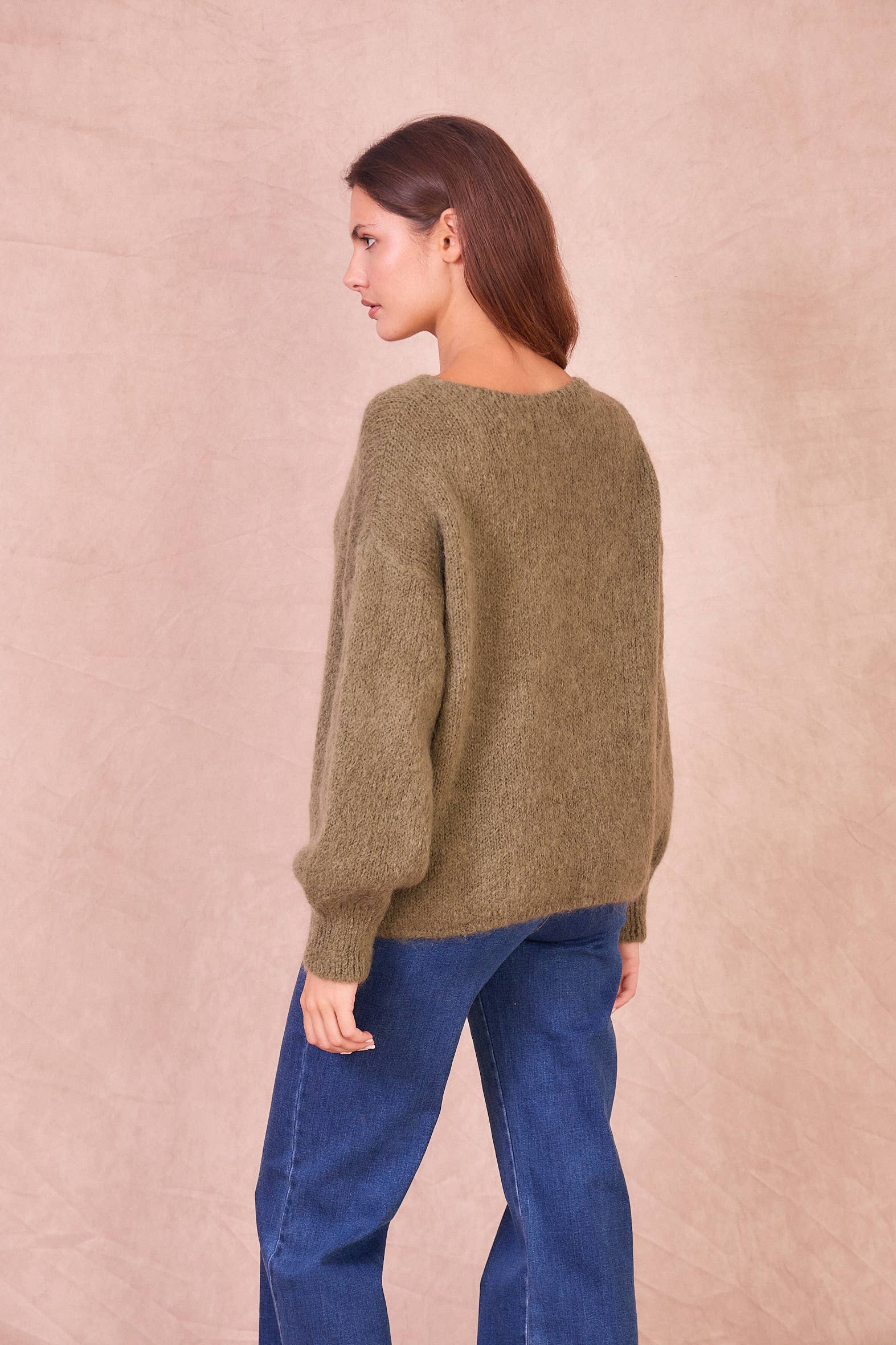 Calie Paris – wholesale Knitted jumper – Women′s – Oversized V-Neck Sweater24