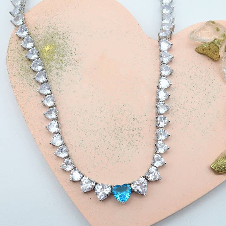 CHERIE -CUORI DEGRADE'- collier avec zircon cubique en forme de cœur pour la vente par Daemon srls