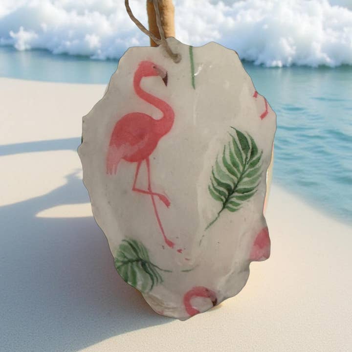 Flamingo & Palm Østerskals Ornament – Kystindretning for engroshandel hos Shell Yeah By Jaks LLC
