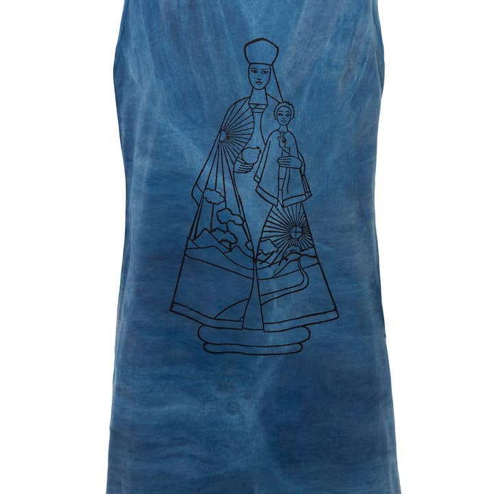 Robe t-shirt artisanale pour enfants teinte naturellement à l'indigo avec impression au tampon en bois pour la vente par Infantium Victoria