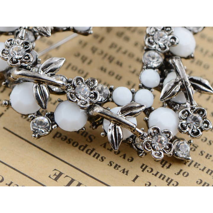 AK Brand - Wholesale Brooch - Elements Gun Grey White Bead Heart Wreath Pin Brooch1