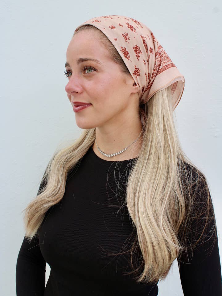 Bandana Paisley Épanouissant pour la vente par The Scarf Bar