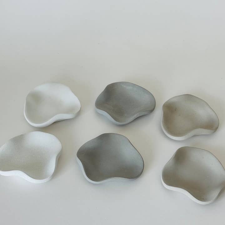 MitMo Studio - Wholesale Jewelry Dish - Wavy Concrete Trinket Dish2