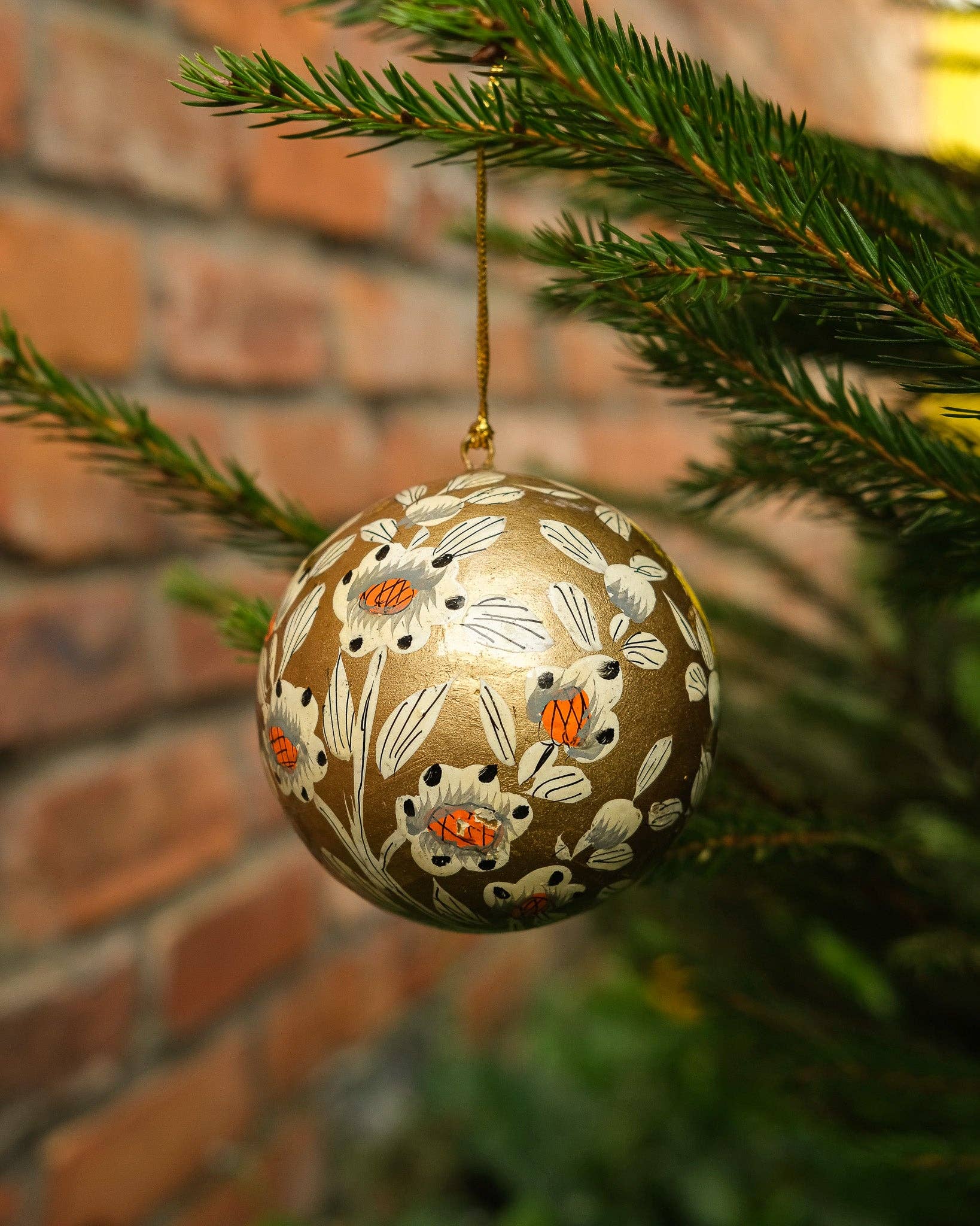 East End Press – wholesale Ornament – Gold and White Bauble0