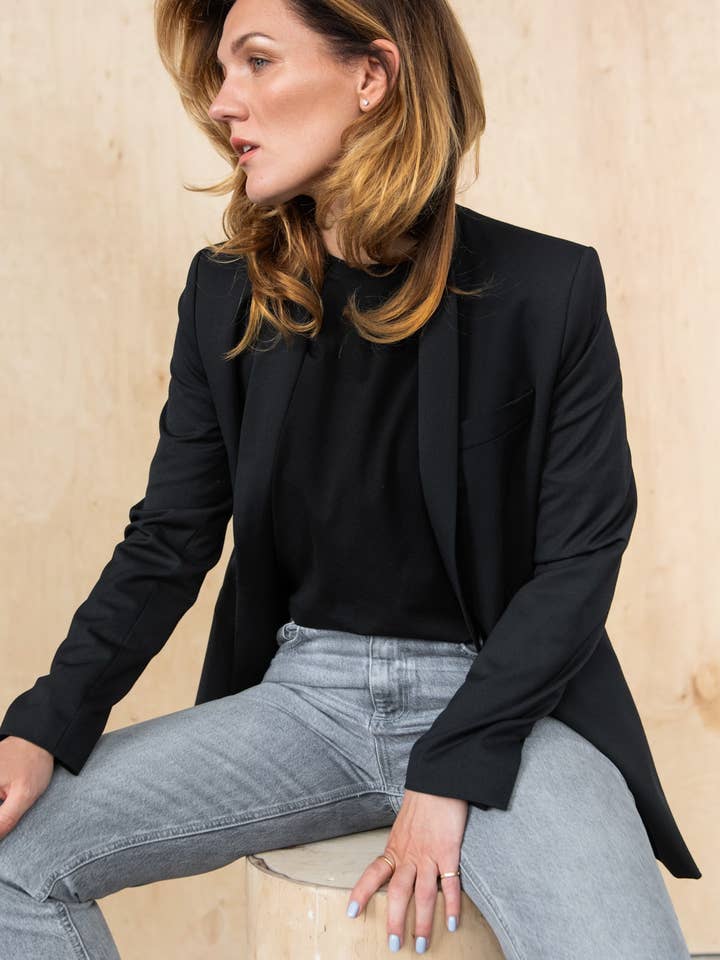 CAPSULE by Agnė Gilytė - Wholesale T-Shirt - Women's - T-Shirt 'HONOLULU' | premium quality cotton5