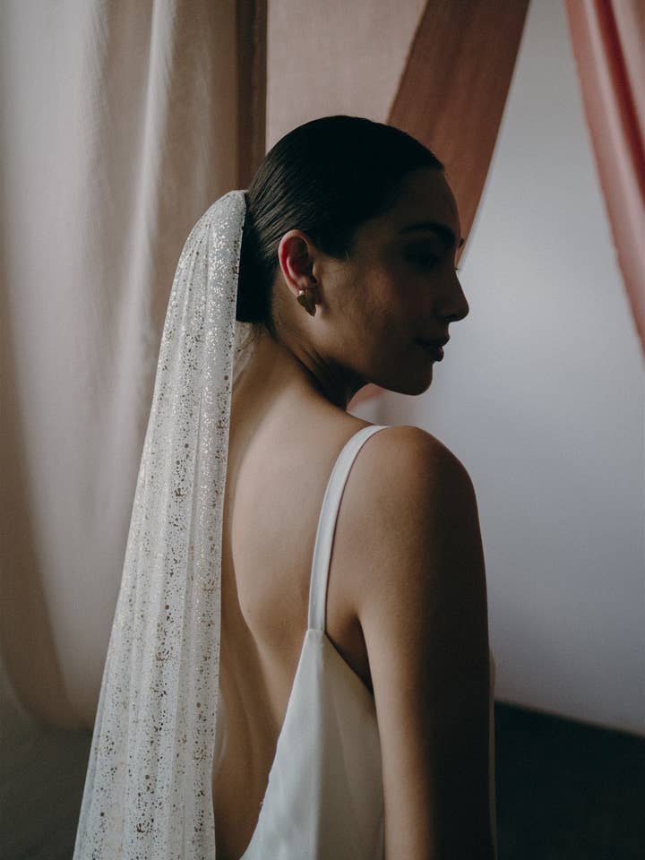 EVANGELINE | Velo astratto a pois in oro o argento // 2022 per la vendita all'ingrosso da parte di Hushed Commotion