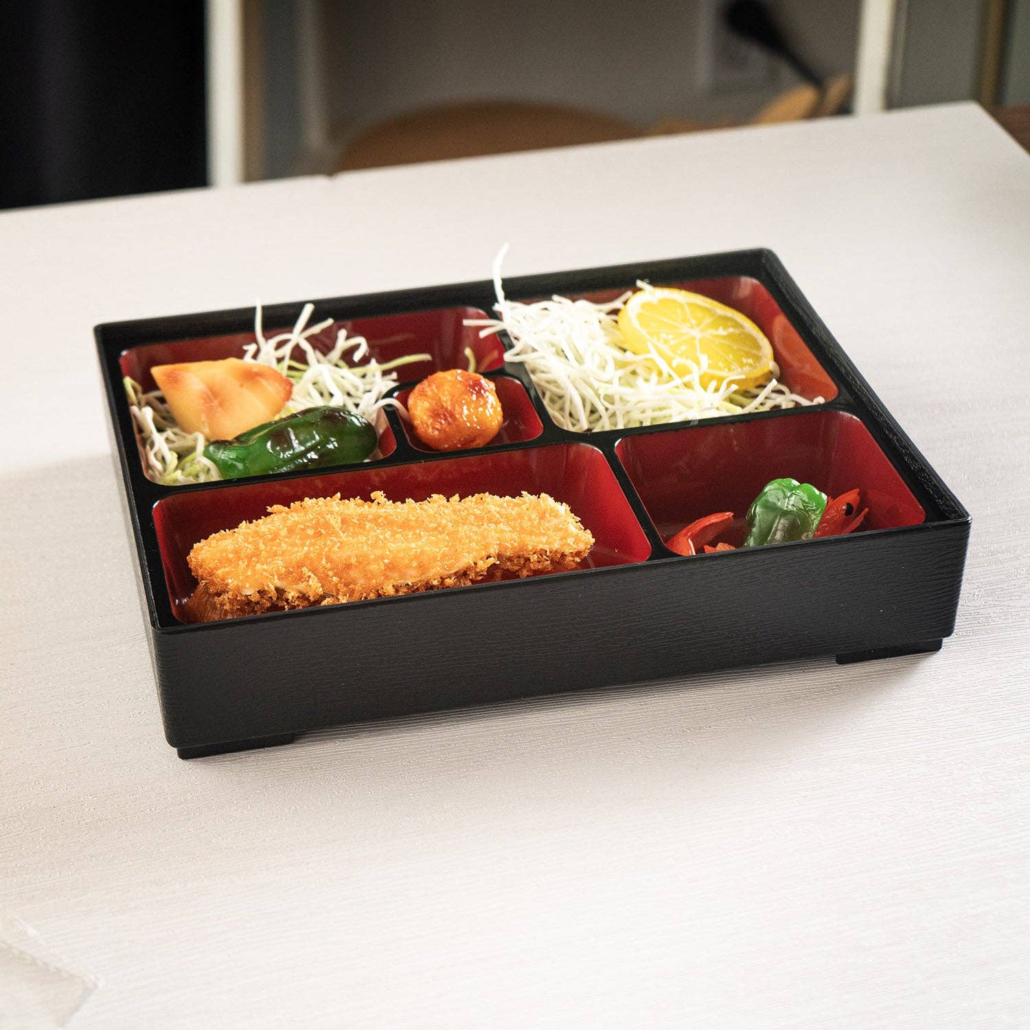 Urban Tokyo - Vendita all'ingrosso Cestino/borsa pranzo - Scatola Bento in Lacca di Plastica da 10,25" (1/20)2