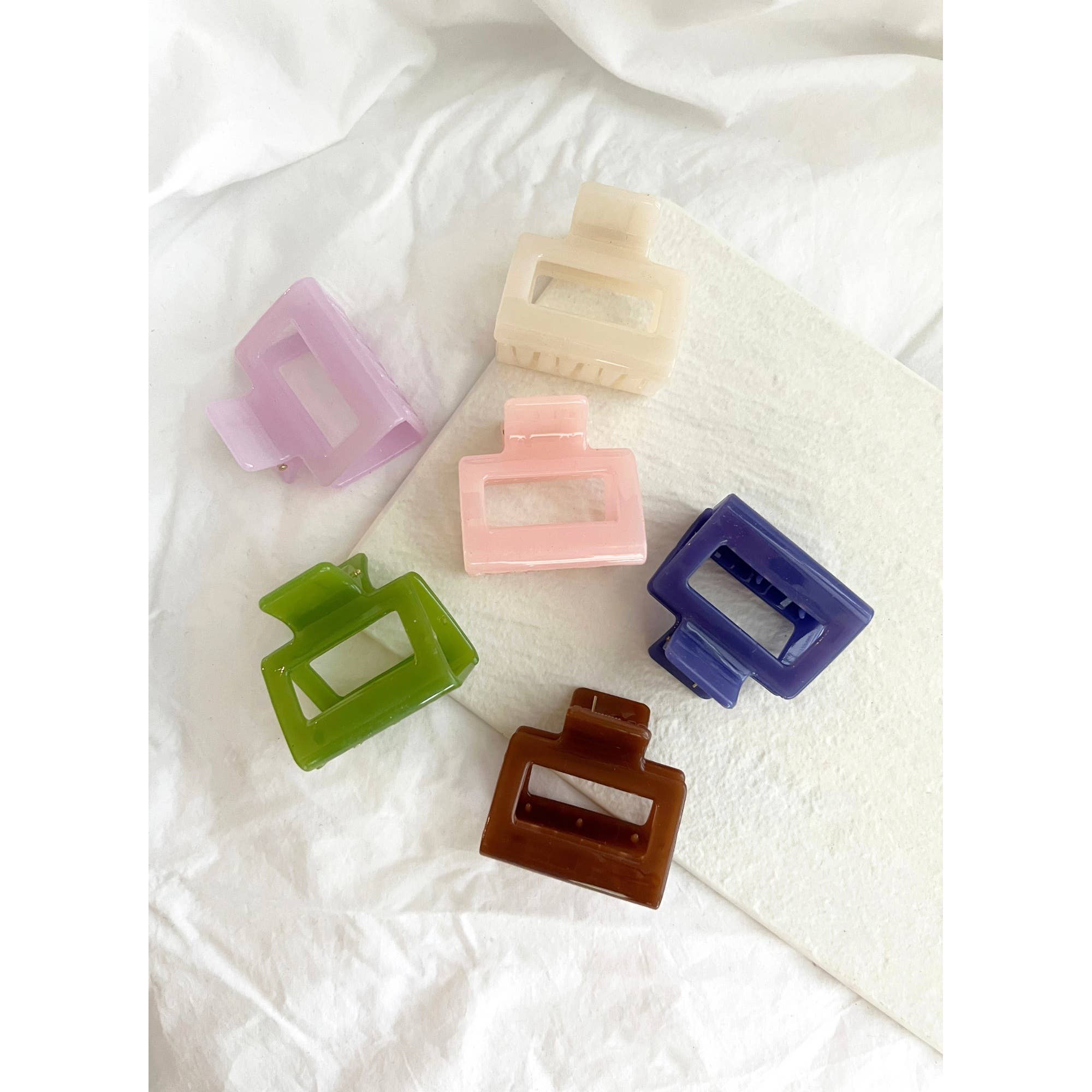 LoveLina - Wholesale Hair Clip - Women's - 2-Inch Milky Jelly Hair Claw - CAMILA MILKY1