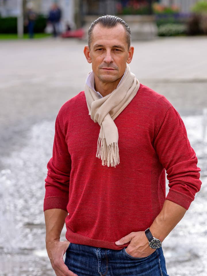Men's V-Neck Sweater for wholesale by Alpaka Exklusiv GmbH