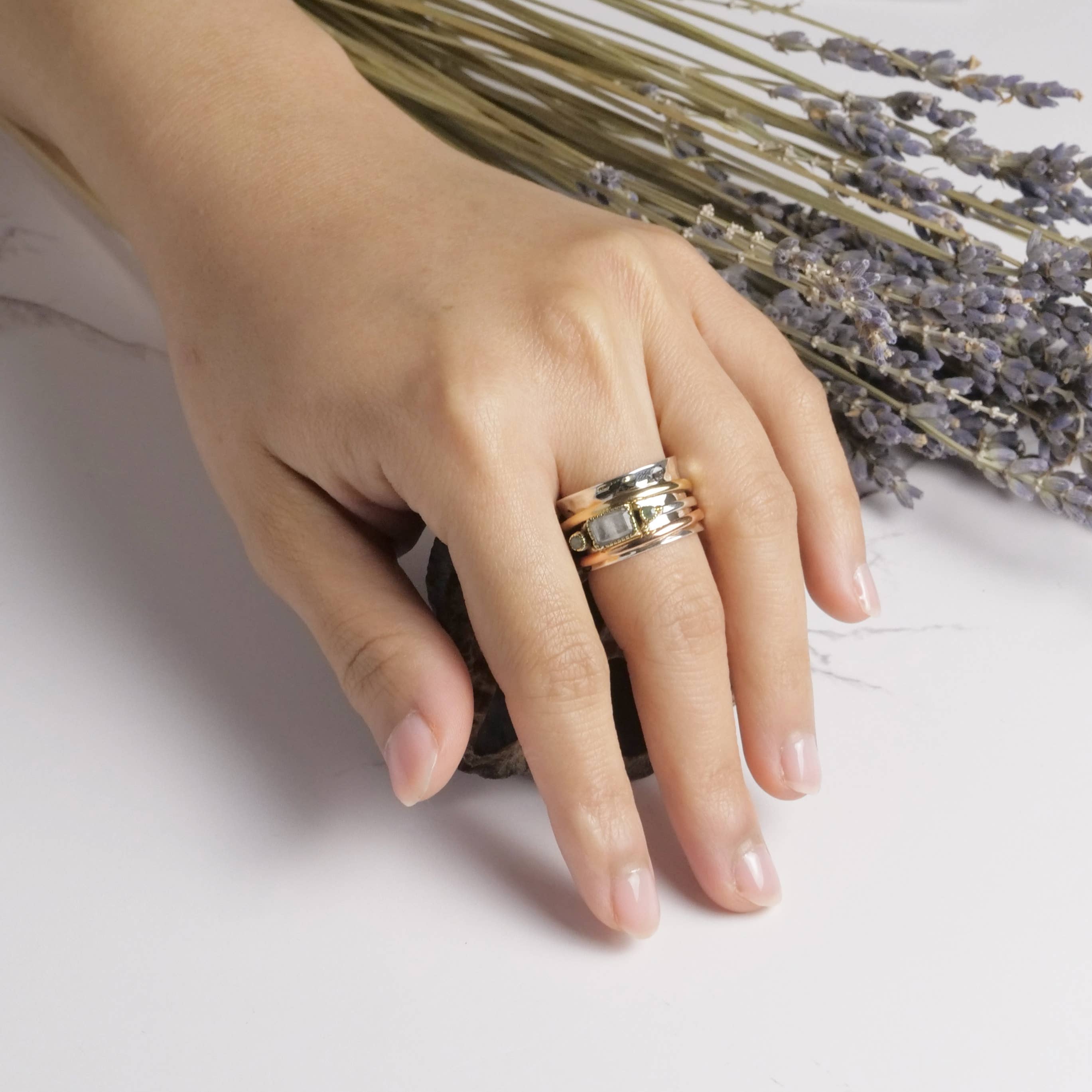 Baizaar - Wholesale Single Stone/Solitaire Ring - Sterling Silver Moonstone Emerald Spinner Ring1