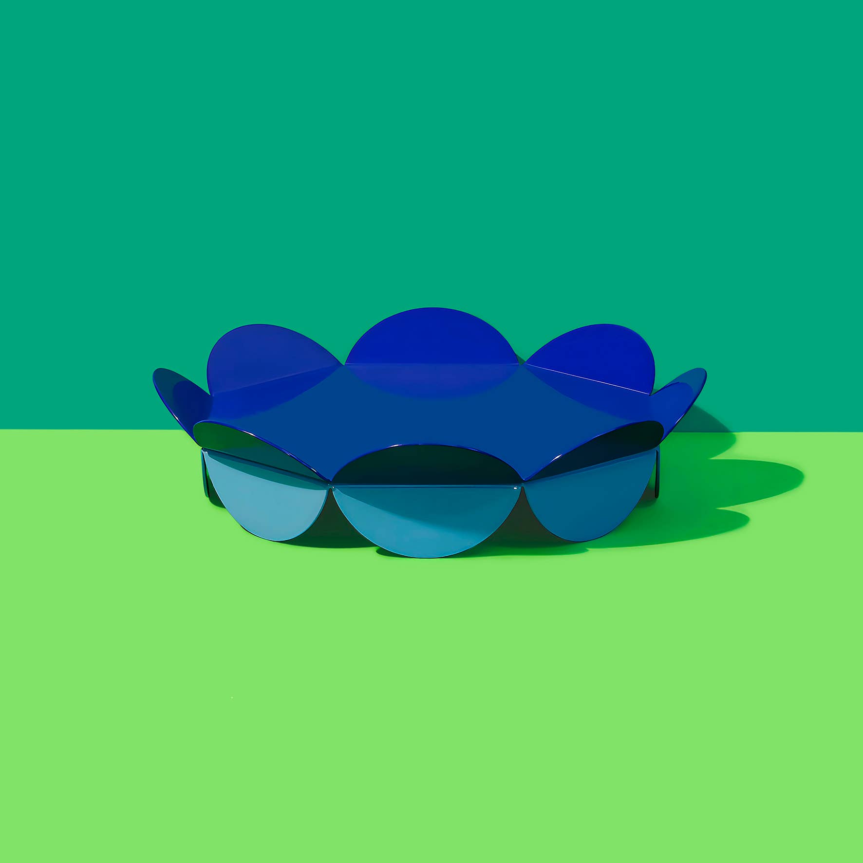 ISUWA - Wholesale Cake Stand - Flower Serving Stand M  – Sculptural & Glossy2