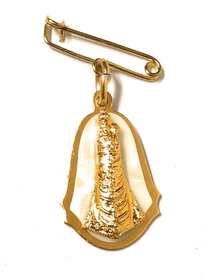 Golden Madonna of Loreto medal cm. 2,6x1.8 with brooch for wholesale by Costa Articoli Religiosi