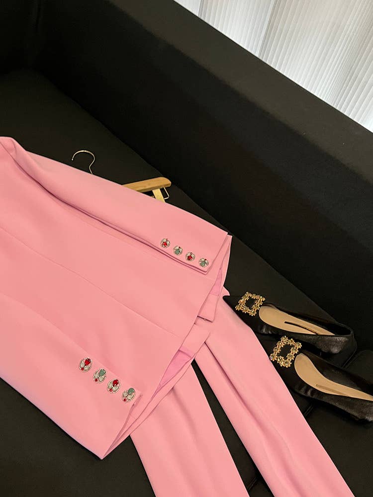 Rose Veste en diamant rose perlée à la main SY379 et costume pantalon skinny en vente sur Faire7