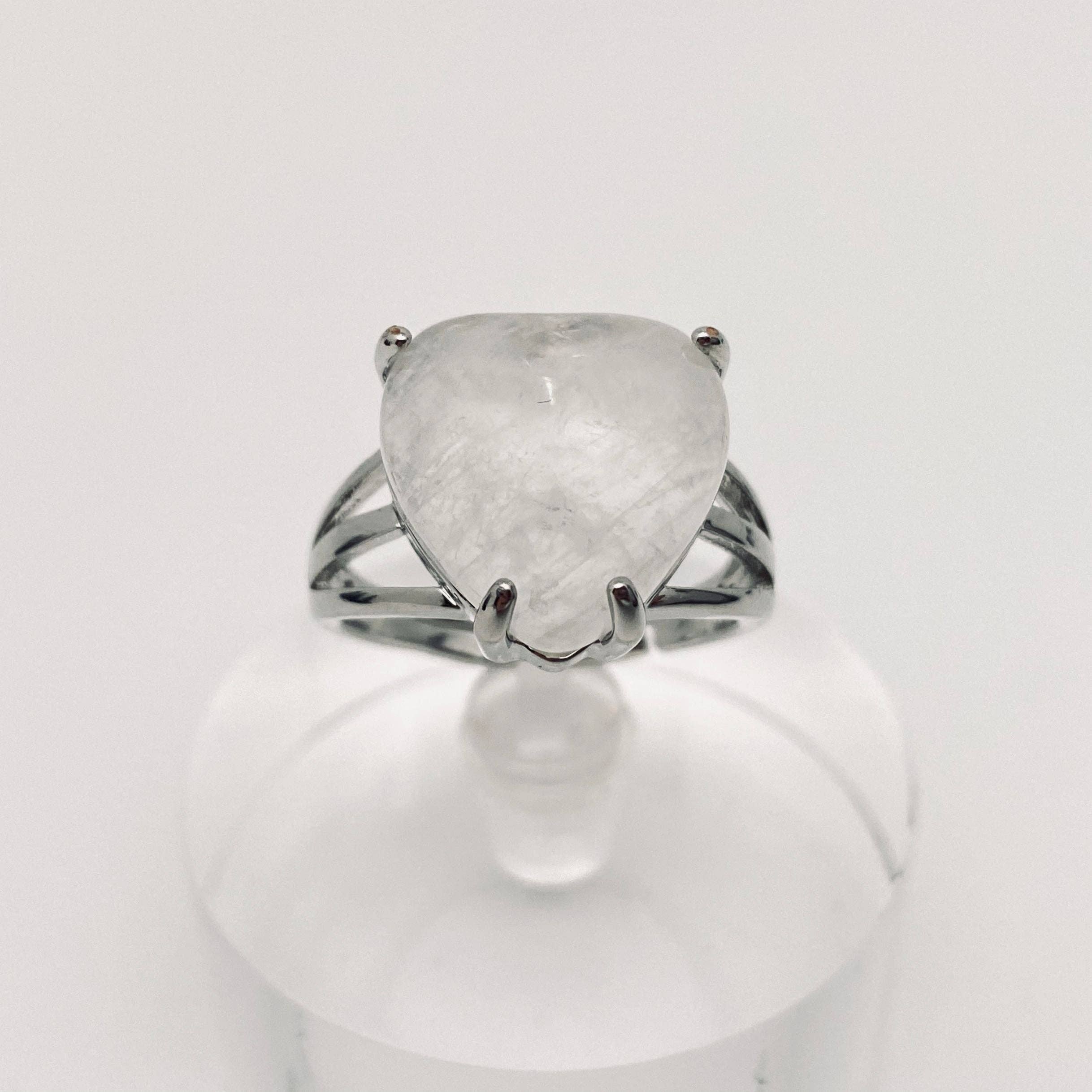 Mio Queena – wholesale Cocktail/statement ring – Heart-shaped Natural Stone Ring | Baroque Style Jewelry1