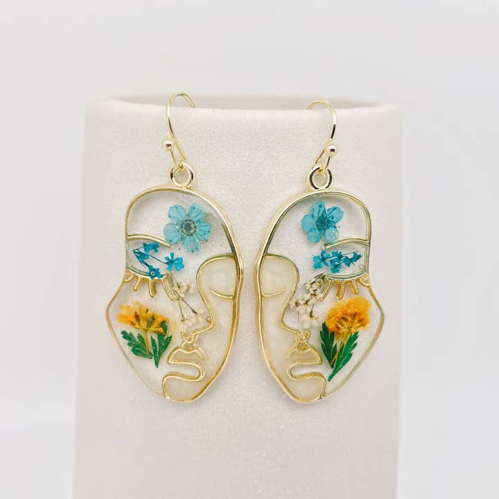 Mio Queena - Wholesale Dangle earrings - Floral Face Dried Flower Dangle Earrings - PDF1