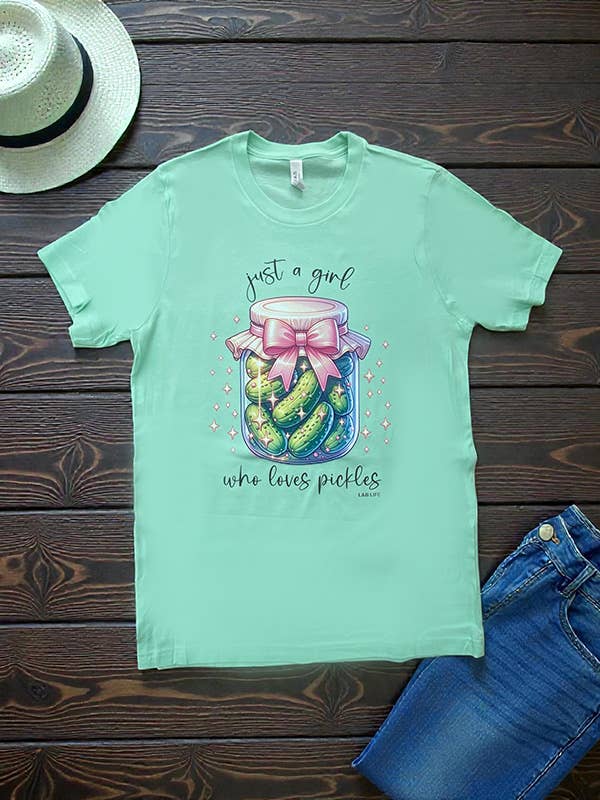 PARCE QUE JUSTE UNE FILLE QUI AIME LES CORNICHONS TEES, TSHIRTS, T-SHIRTS pour la vente par L&B Life