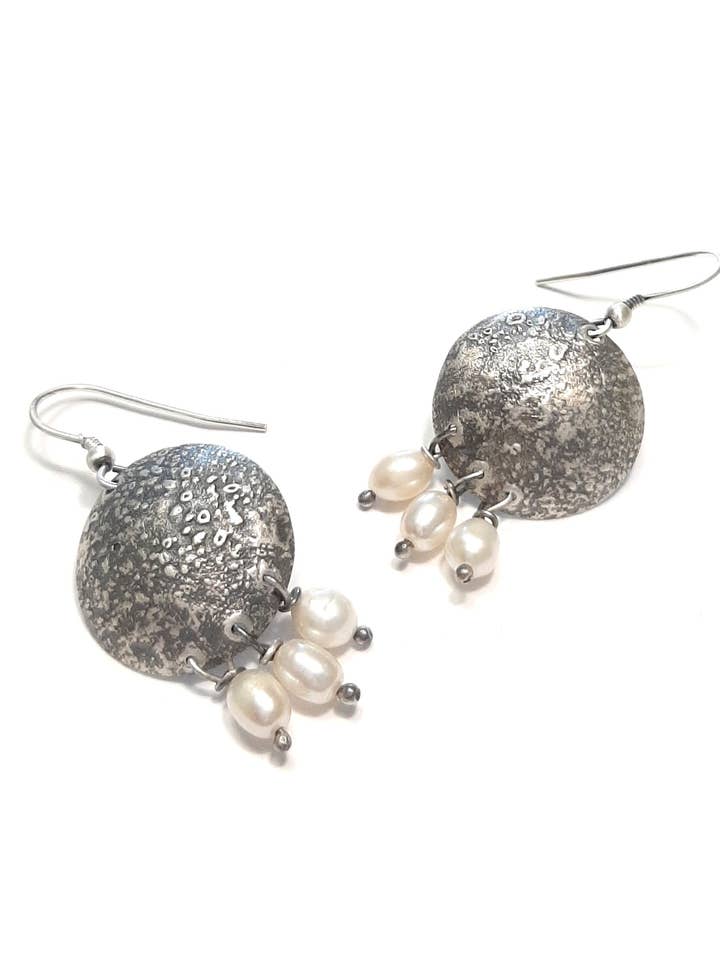 Ethnische Ohrringe aus Zuchtperlen und Silber für den Großhandel von Andréa Chereau