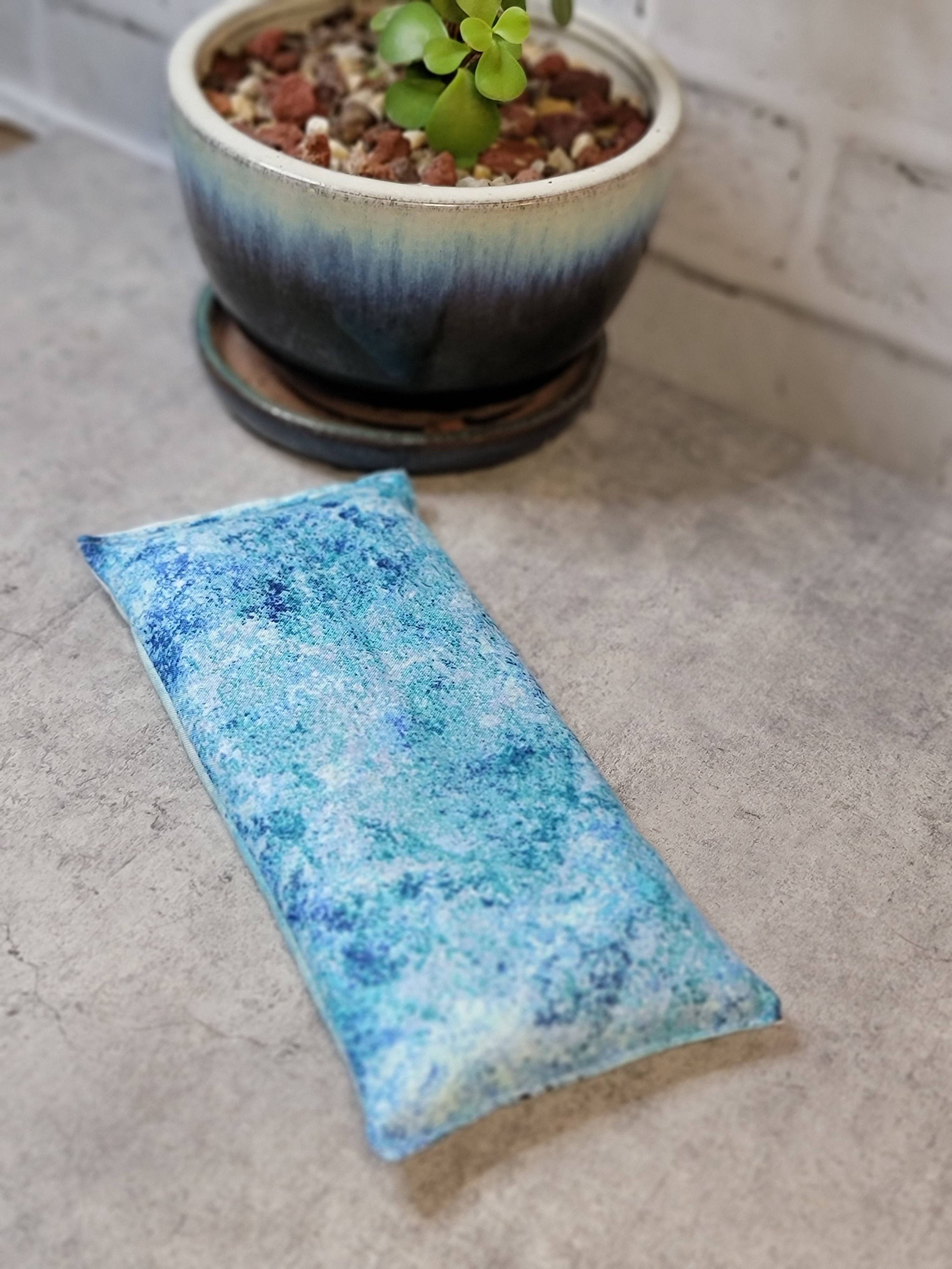 Calm Your Vibes – wholesale Spa-/terapikudde – Aromaterapeutisk ögonkudde för värme och kyla med enfärgade tyger och stenar9