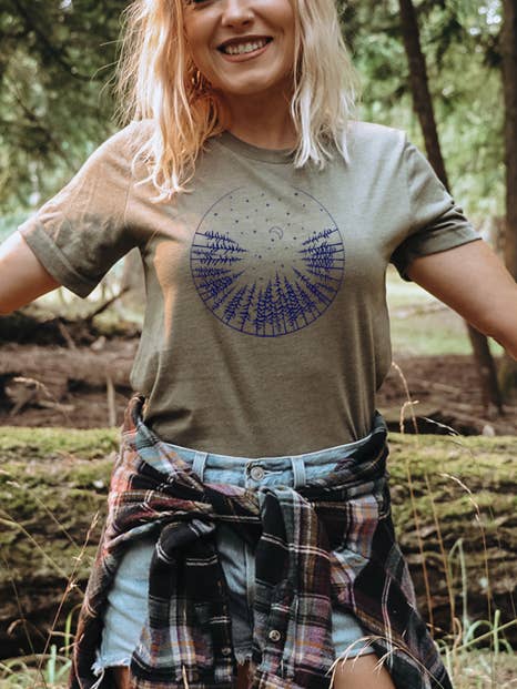 T-shirt Look Up Forest por atacado de Wildberry Waves