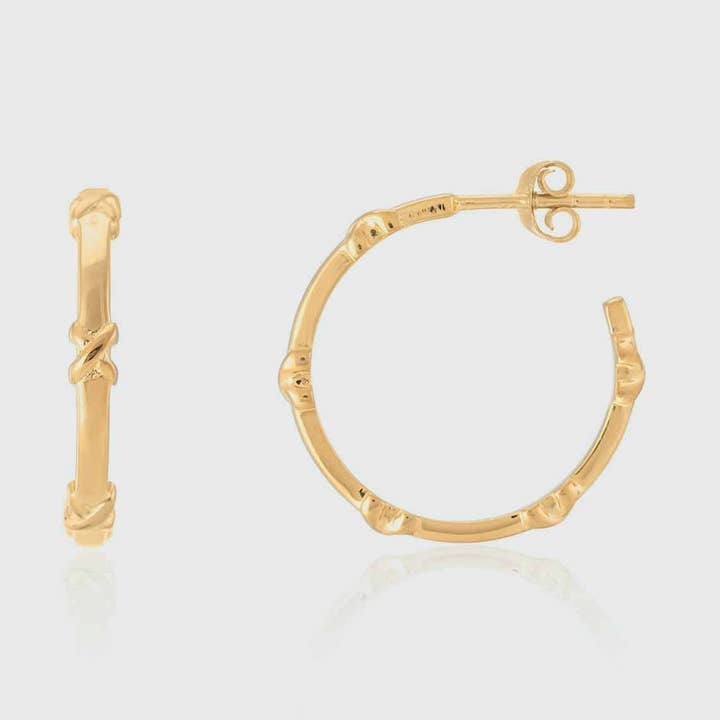 Aros Deia Piccolo en oro amarillo bañado en oro amarillo con forma de beso para venta al por mayor de Auree Jewellery