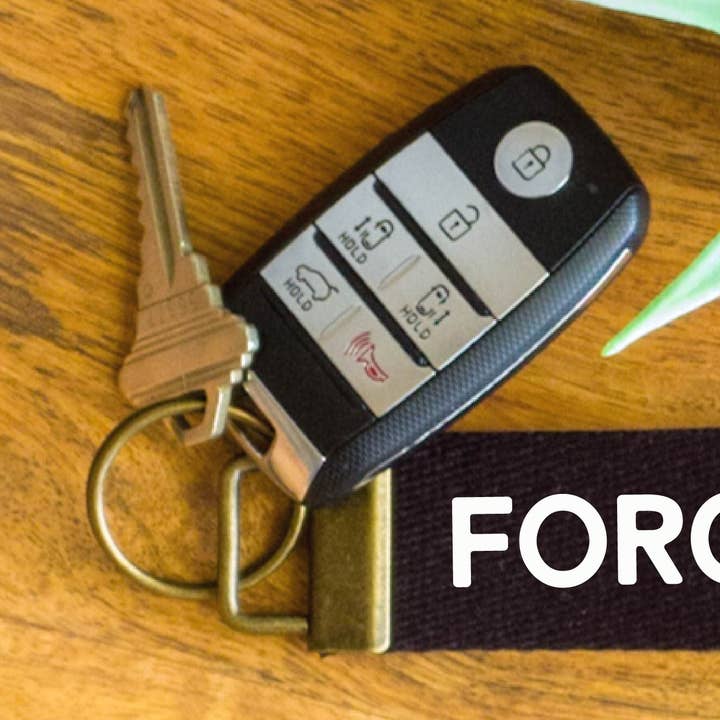 Porte-clés Forgive 7x7 pour la vente par The Sonshine Prints