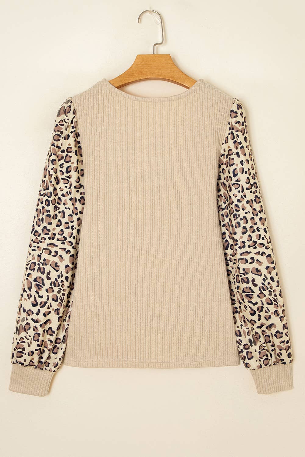 Beige Haut à col en U en maille côtelée à manches léopard patchwork automne 2025 en vente sur Faire3