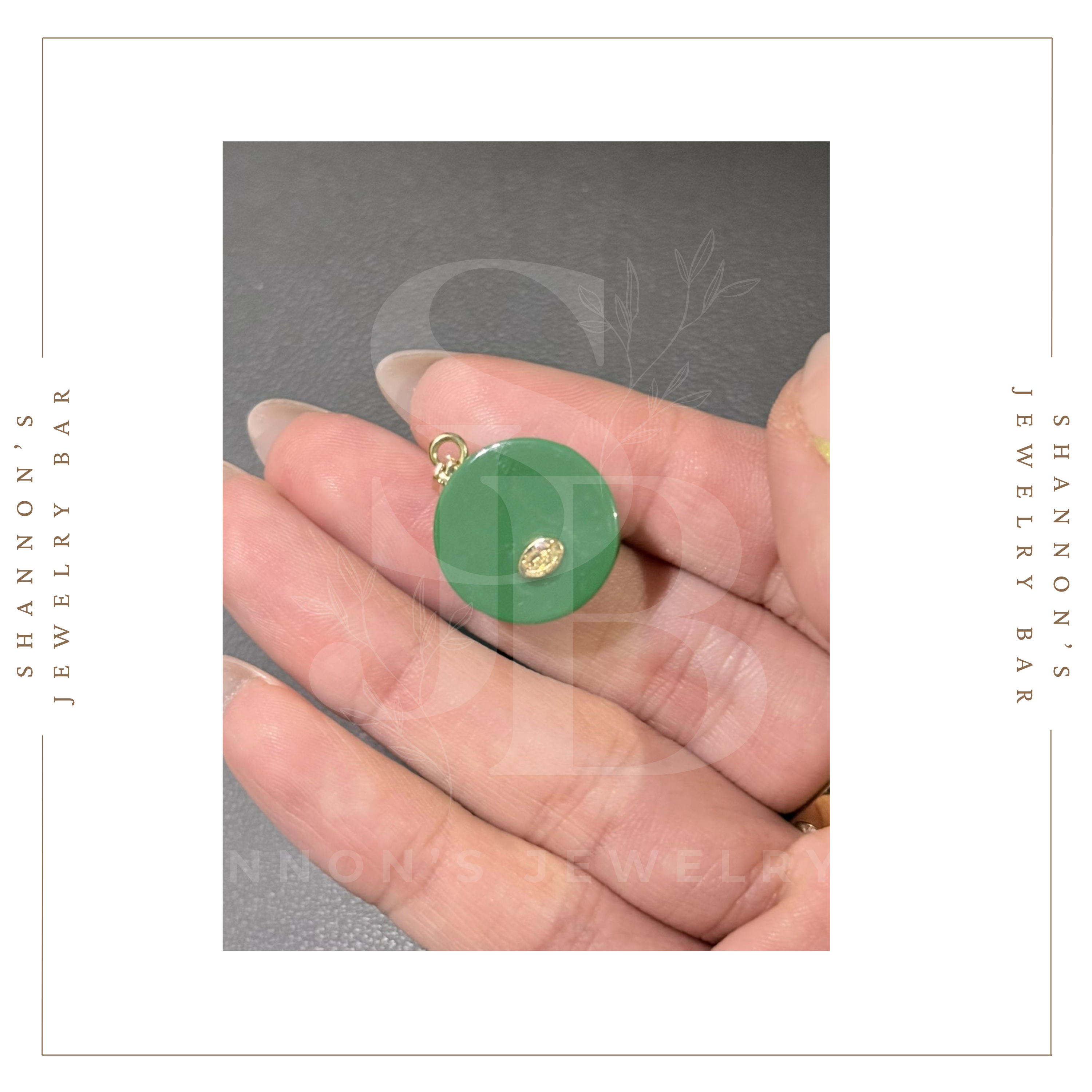 Shannon's Jewelry Bar – Engroshandel Vedhæng/charm – CHANEL Charm Lynlås Træk Harpiks Grøn Rund CC 18mm4