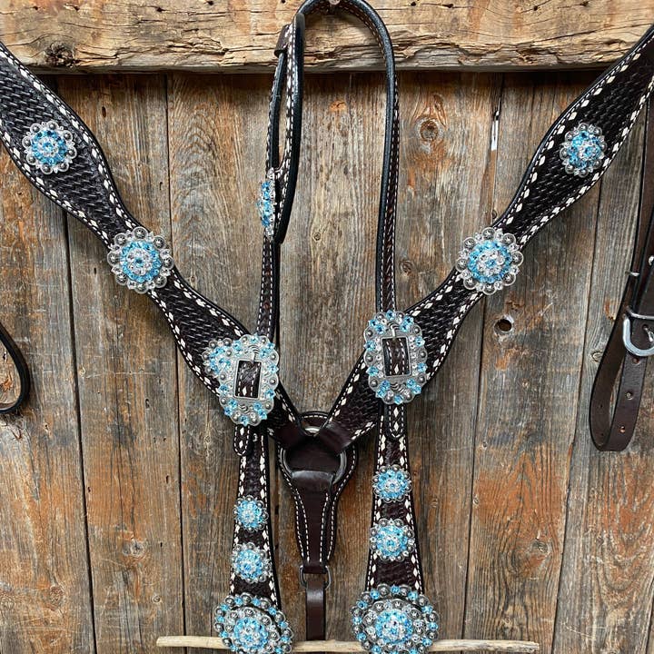 Mörk olja Buckstitch Aqua och Clear One Ear & Breastcollar Tack Set #OEBC439 för wholesale av Rodeo Drive