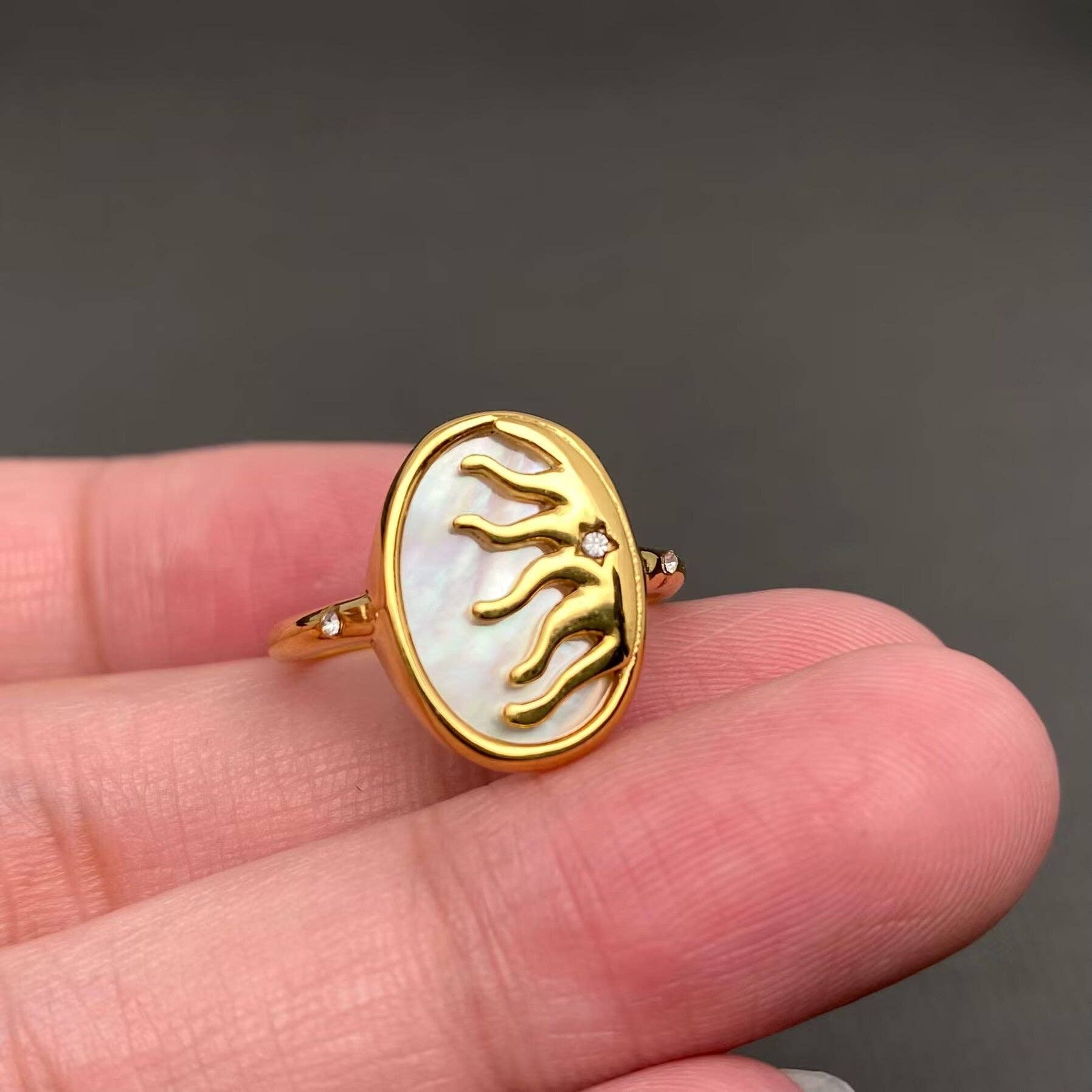 Mio Queena - Wholesale Cocktail/Statement Ring - Inlaid Shell 18K Gold Plated Stainless Steel Sun Ring-FGS/MS