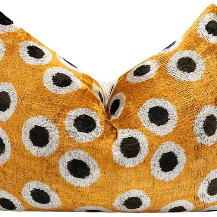 Handgefertigtes Samt-Kissen mit Polka-Dots 16x24 Gelb Schwarz für den Großhandel von Canvello